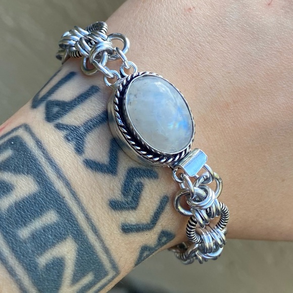 Maille moonstone bracelet . Handmade maille chain & genuine moonstone gem clasp - Picture 10 of 16